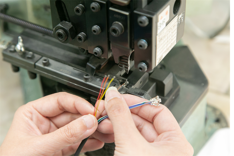 主要设备-端子压着机、剥皮机等